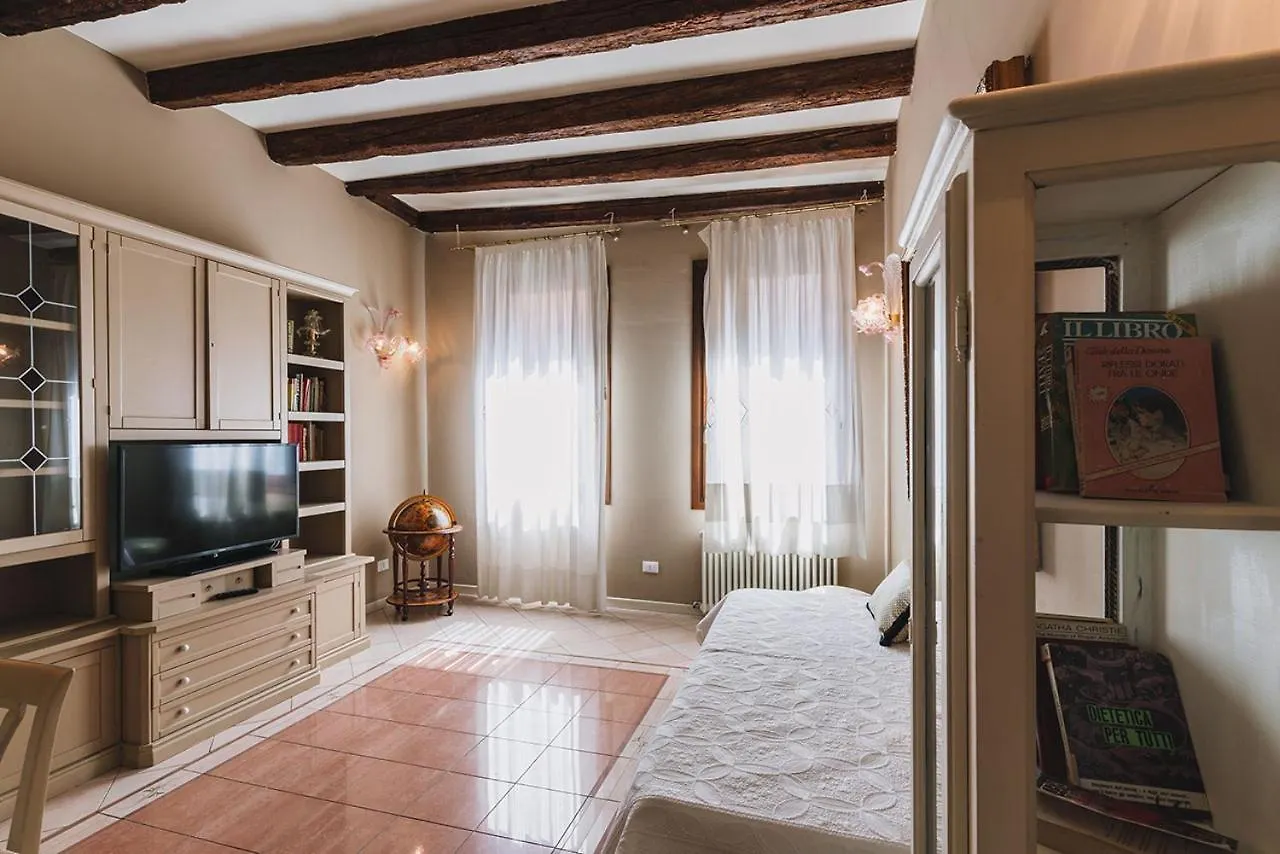 Ca' Amadi Bed & Breakfast Venedik