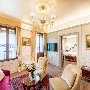 Monaco&grand Canal Hotel